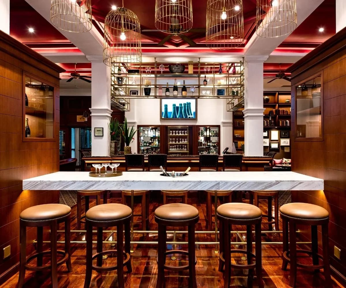 Explorer’s Tales - Champagne Bar